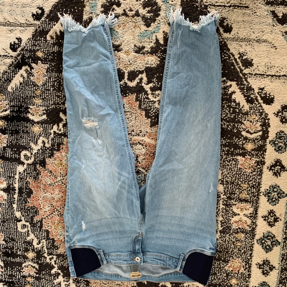 LIKE NEW: MATERNITY JEANS